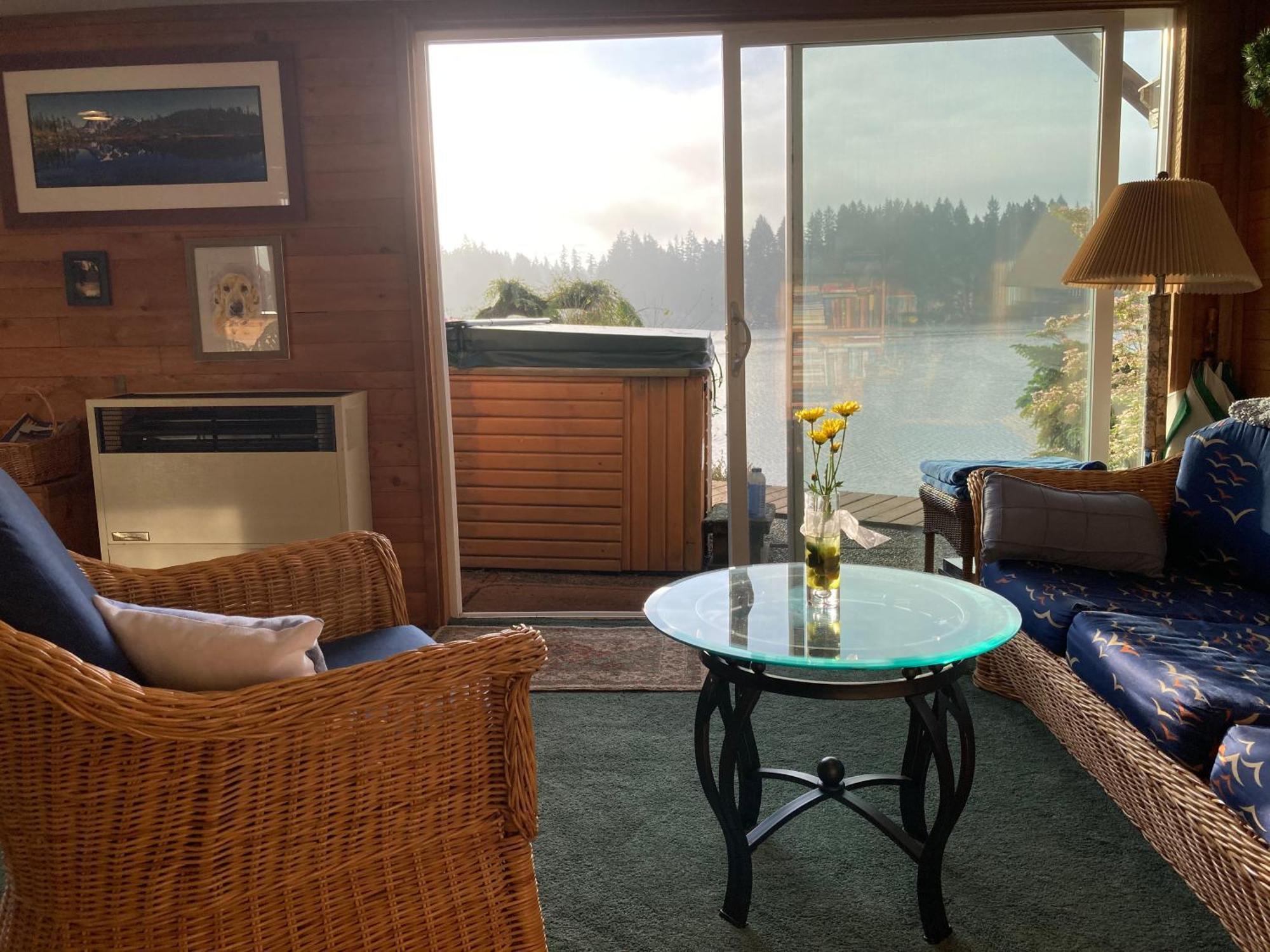 Cottage Lake Bed And Breakfast ウッディンビル エクステリア 写真