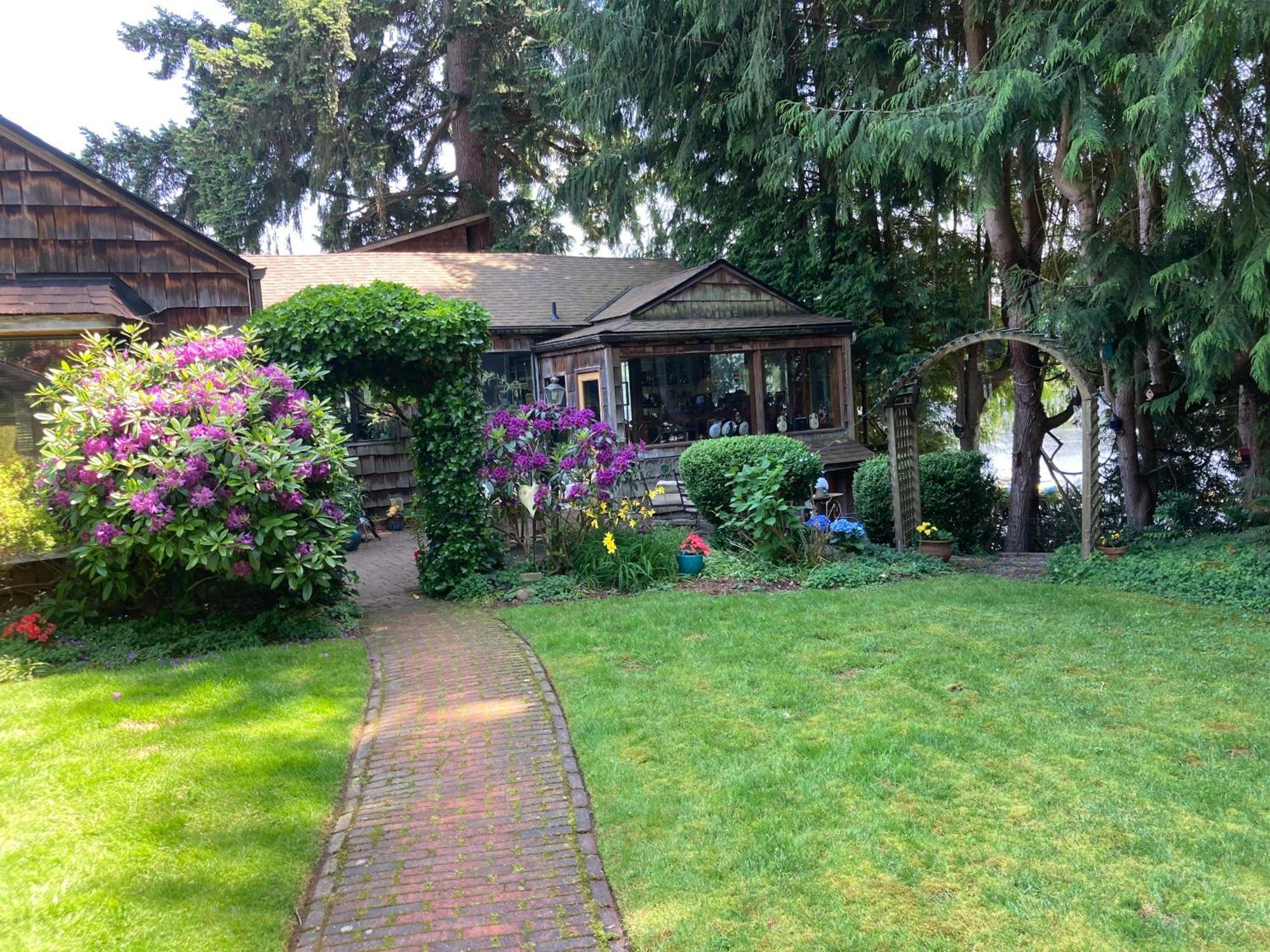 Cottage Lake Bed And Breakfast ウッディンビル エクステリア 写真